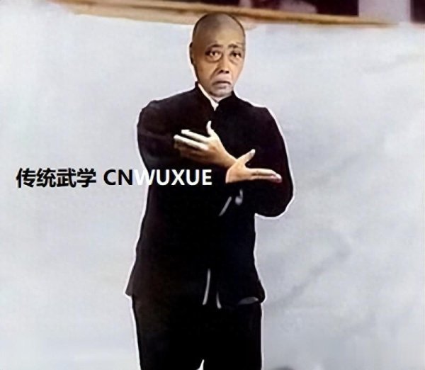 百家乐2026世界杯中国官方下载 练步时要作念到“按肩以练步